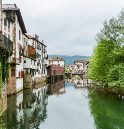Pueblo típico en nuestra ruta por Navarra