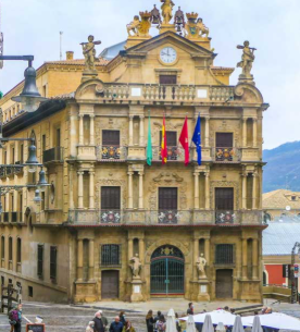 La conocida plaza del Ayuntamiento de la Provincia