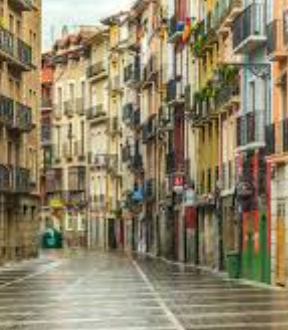 La Famosa calle de La Estafeta vacía